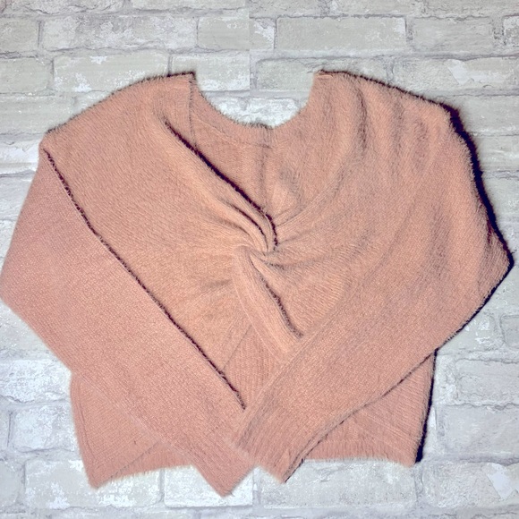 HOLLISTER: COZY REVERSIBLE TWISTED CROPPED SWEATER - Picture 3 of 9